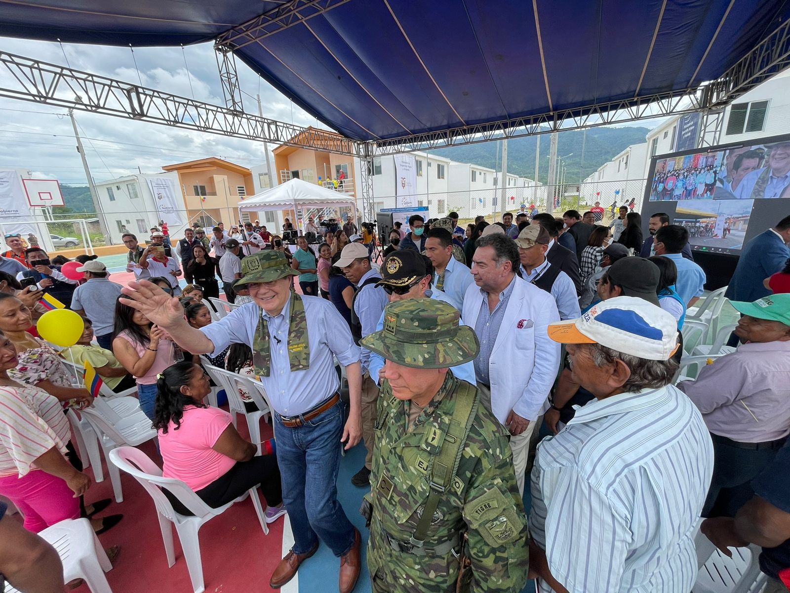Guillermo Lasso inauguró planta de asfalto en Yantzaza