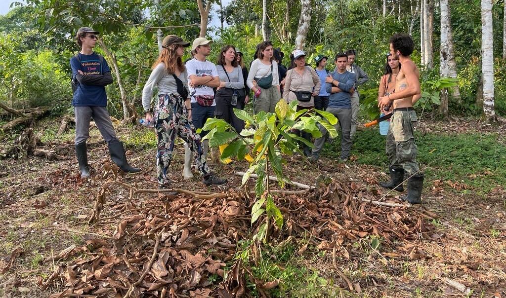 Convocatoria para ecuatorianos y franceses a cinco misiones de voluntariado