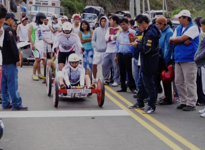 Coches de madera regresan a Baños de Agua Santa