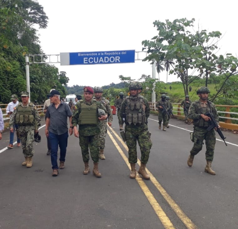 REUNIÓN. Militares de Ecuador en la frontera entre Ecuador y Colombia. (Foto: Archivo)