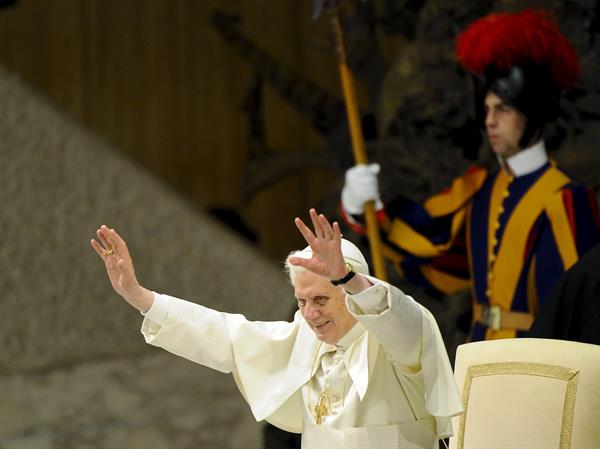 Dolor en las ‘estancias vaticanas’ por la muerte de Benedicto XVI