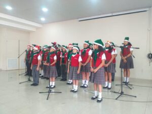Realizan festival escolar de coro navideño