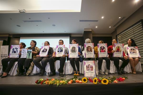 ‘Flores en el aire’, una vía reparatoria a las víctimas de feminicidio en Ecuador