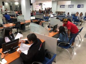 Cuatro de cada cien ecuatorianos con empleo pagarán impuesto a la renta de personas naturales en 2023