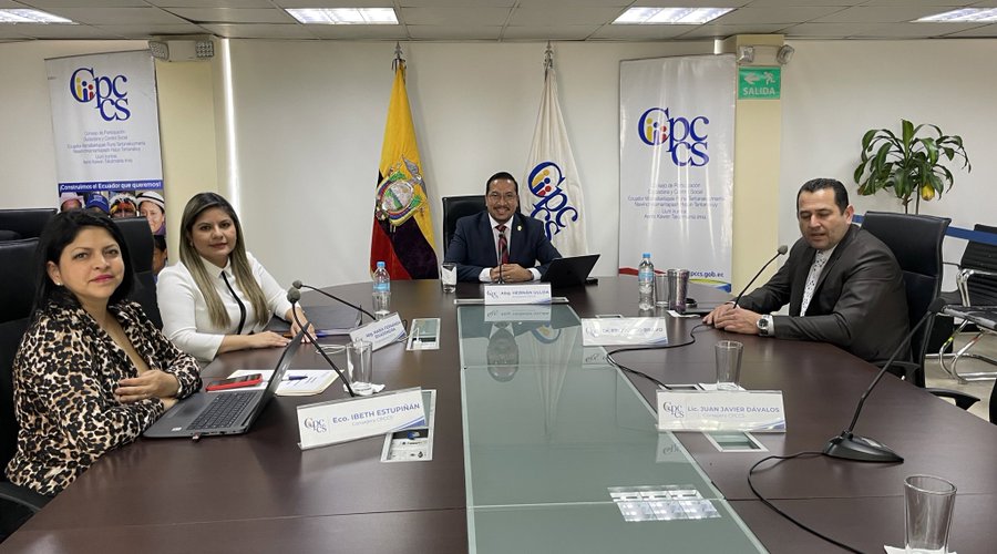 AUTORIDADES. Ibeth Estupiñán, María Fernanda Rivadeneira y Francisco Bravo, aspiran a la reelección.