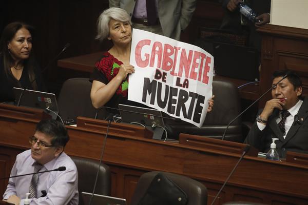 Protesta. En el Parlamento peruano también se evidenciaron las condenas por las muertes en las protestas.