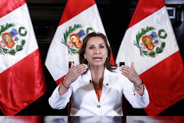 CRISIS. La presidenta de Perú, Dina Boluarte, se alista para enfrentar “la toma de Lima”.
