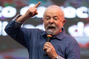 «Un día volverá a Brasil y se enfrentará a los juicios»: Lula sobre Bolsonaro