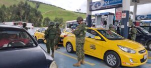 En Tulcán se habilita venta de combustible a carros colombianos