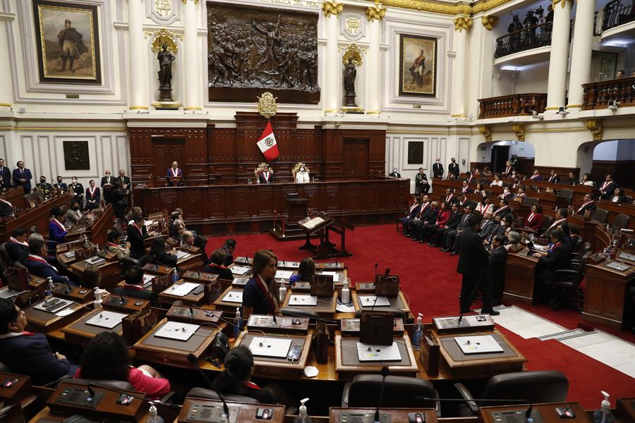 El Congreso de Perú rechaza adelantar las elecciones para octubre de 2023