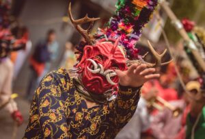 Una esperada Diablada emociona a miles de turistas en Píllaro