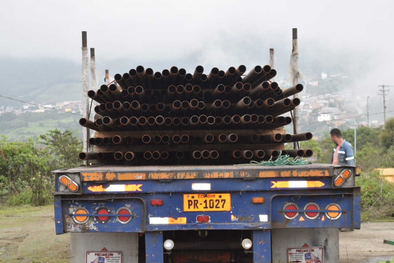 Donación de 300 de tubos de acero para diferentes obras en Celica