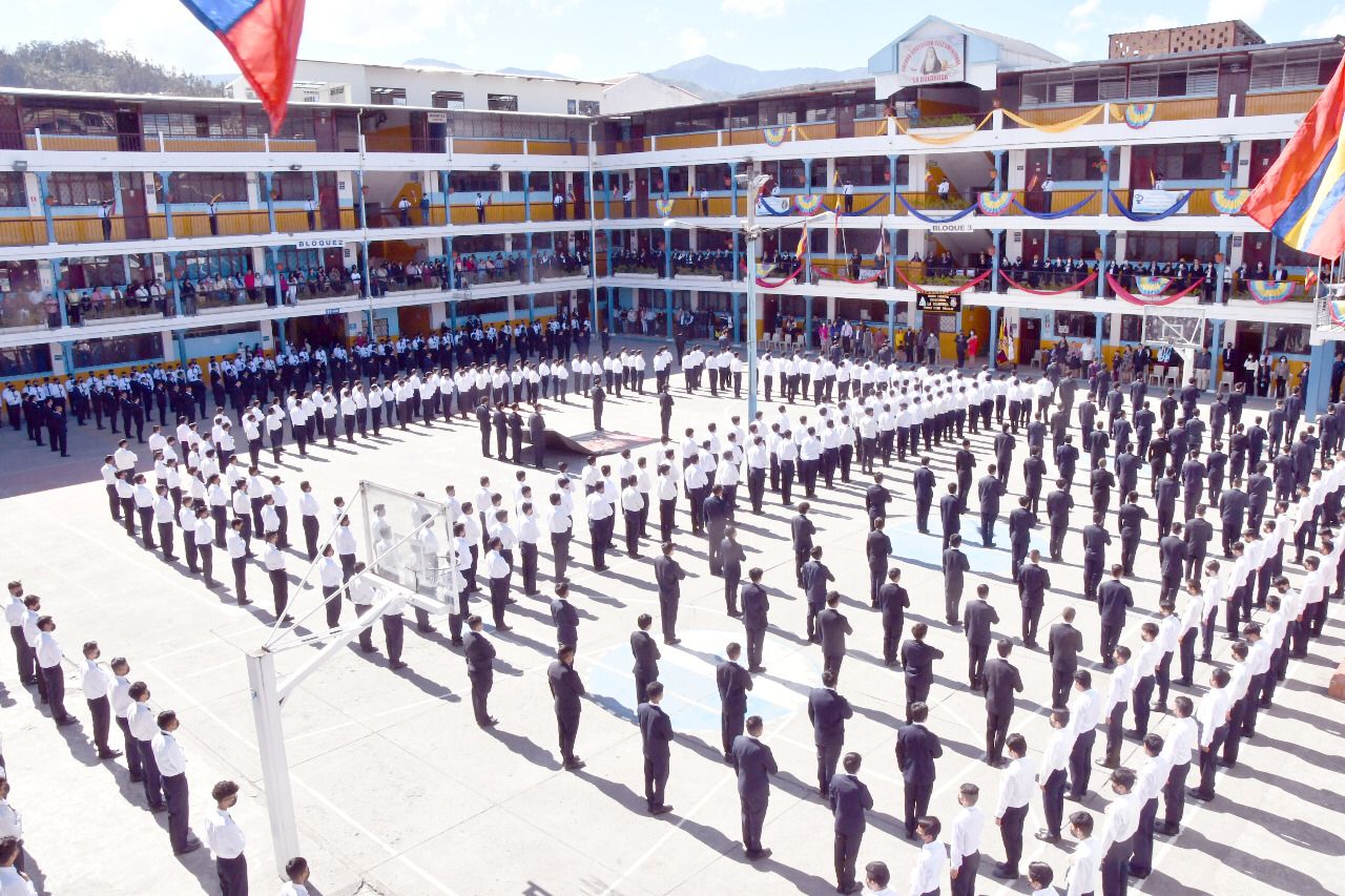 Restablecer la Educación Federal de Loja mediante la descentralización y desconcentración