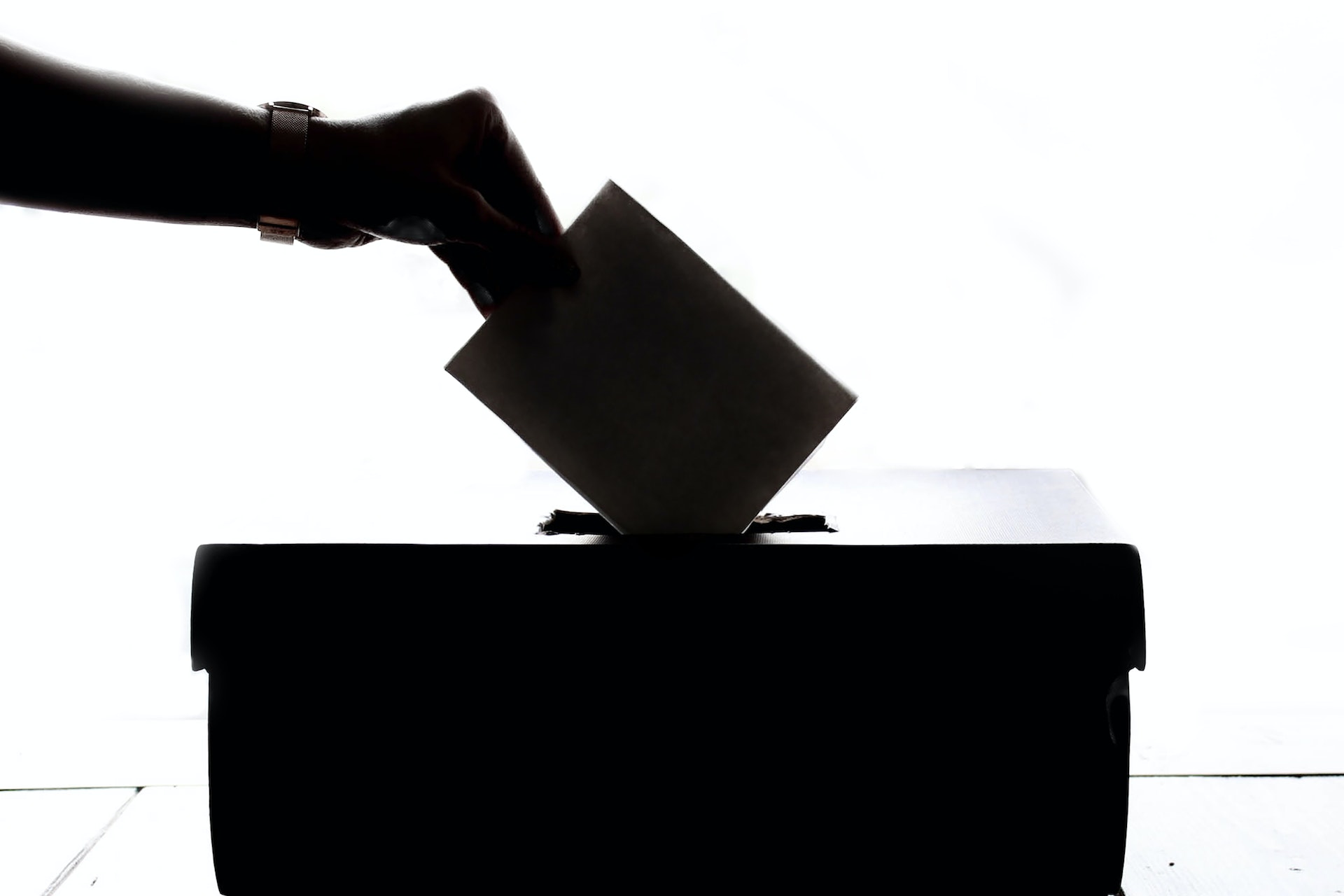 El cinismo de los antipolíticos en la campaña electoral quiteña