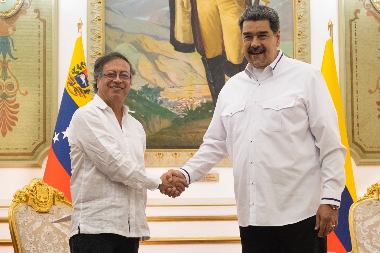 DIPLOMACIA. El presidente de Colombia, Gustavo Petro, y el presidente de Venezuela, Nicolás Maduro, durante la reunión bilateral.