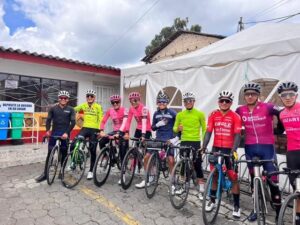 Yahuarcocha acoge a ciclistas internacionales en una carrera contra las drogas