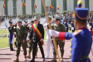 Presidente Lasso firma decreto para extender protección de Casa Militar a expresidentes y vicepresidentes