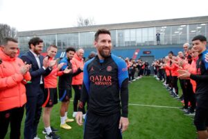 Messi fue recibido en el PSG con honores y aplausos tras ganar el Mundial