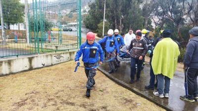 Joven es hallado muerto en un canal de agua del parque Los Sauces