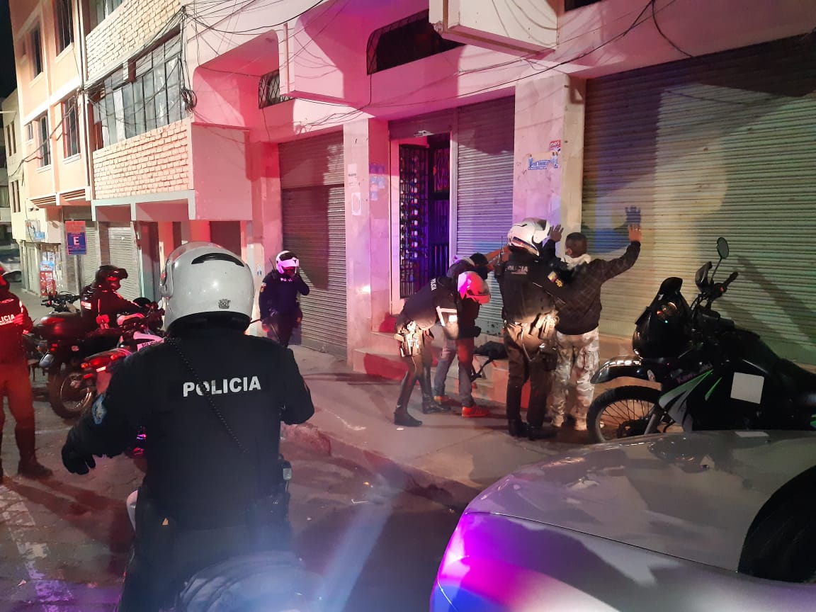 Los uniformados policiales desarrollan operativos con más de cinco funcionarios.