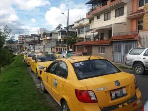 Taxistas se oponen a mototaxis y anuncian acciones