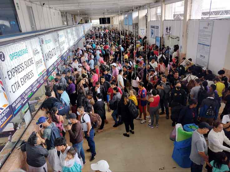 En la terminal terrestre usuarios buscaban pasajes