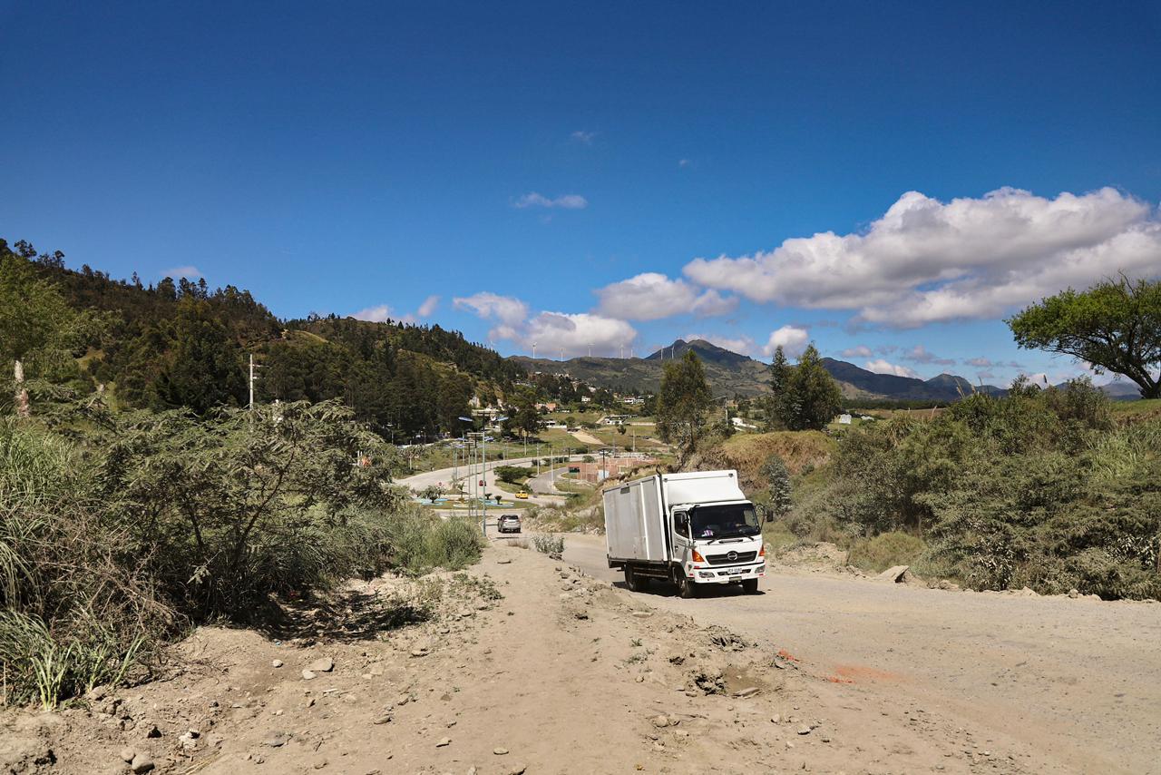 Vía Lateral de Paso en Loja abandonada, autoridades ofrecen $3 millones