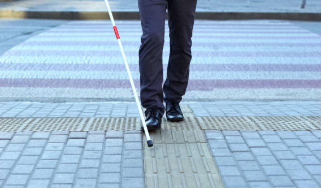 Ambato es una ‘trampa’ para personas con discapacidad visual