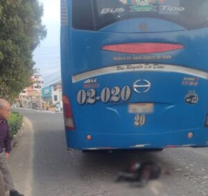 Hombre muere arrollado por un bus en Ambato
