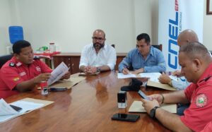 CNEL EP firma convenio para recaudar tasa para los Bomberos, en Esmeraldas