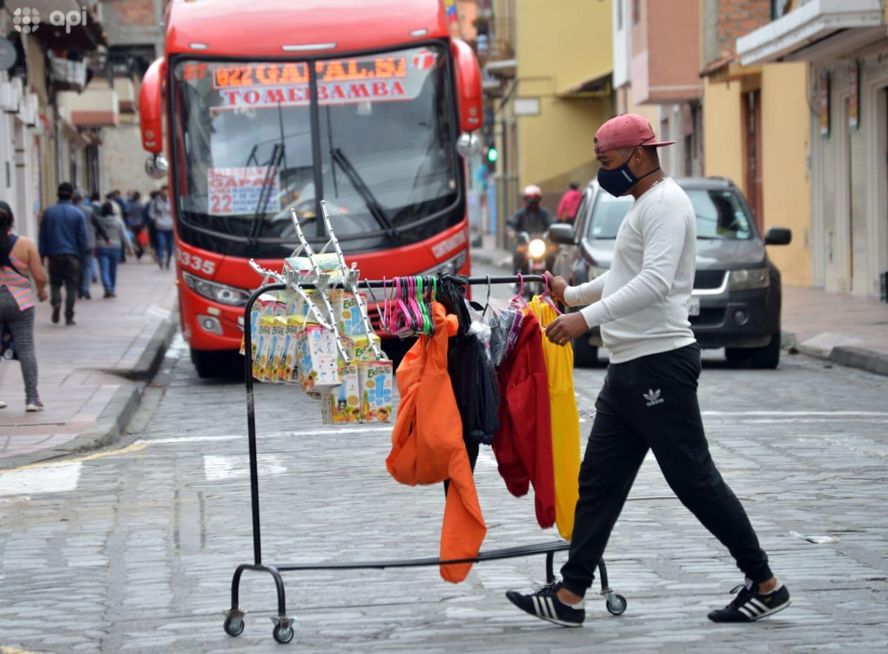 Quito es una ciudad de clase media donde la economía se mueve por los microempresarios y el comercio autónomo informal