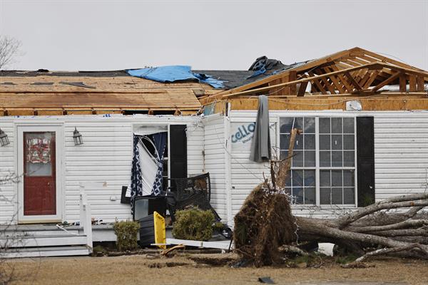 Al menos 7 muertos por los tornados y tormentas en el sureste de EE.UU.