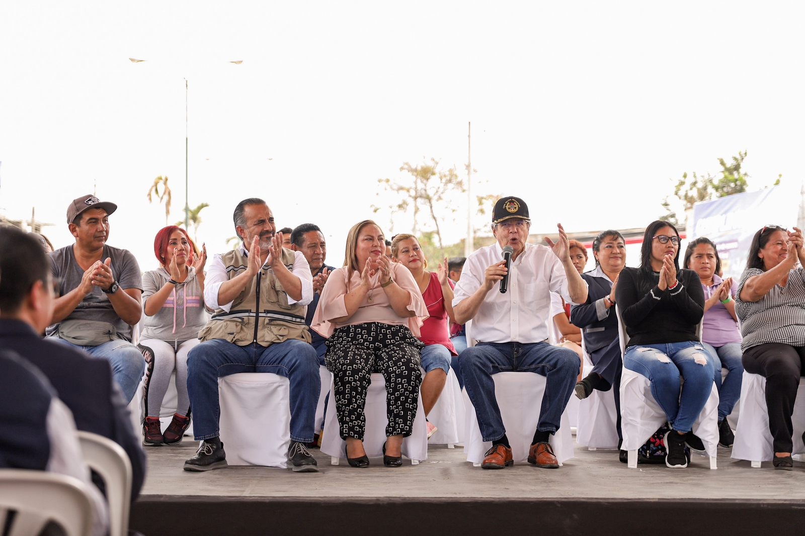 GESTIÓN. El presidente Guillermo Lasso y el ministro de Transporte y Obras Públicas, Darío Herrera, tienen que hacer obras con pocos recursos.