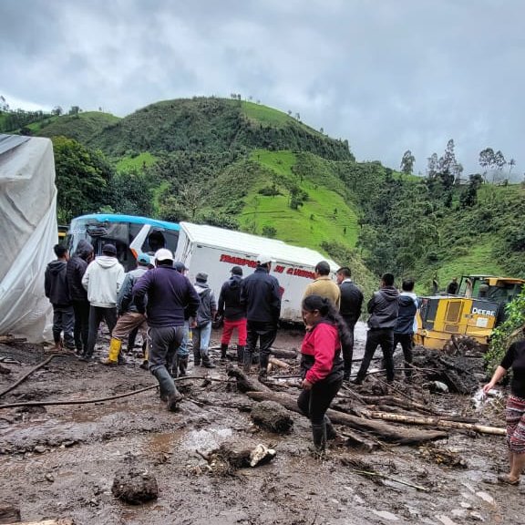 Cuatro fallecidos por aluvión en el caserío Guapo de la vía Colta- Pallatanga