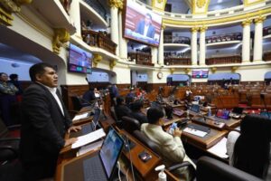 El Congreso de Perú cierra las puertas a debatir adelanto electoral a 2023