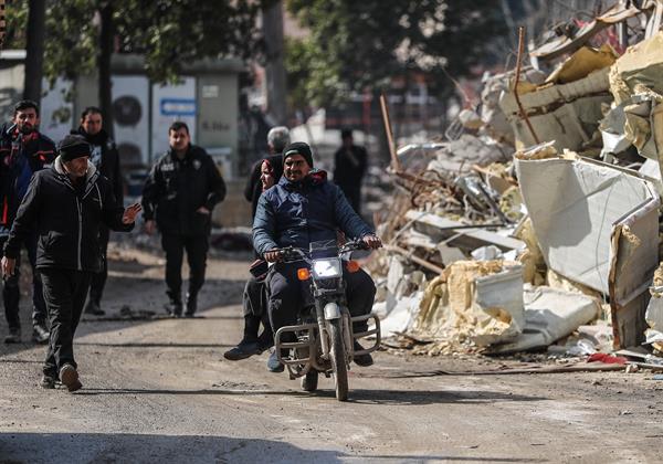 Unas 25.000 turcas darán a luz en zona devastada por terremoto en un mes