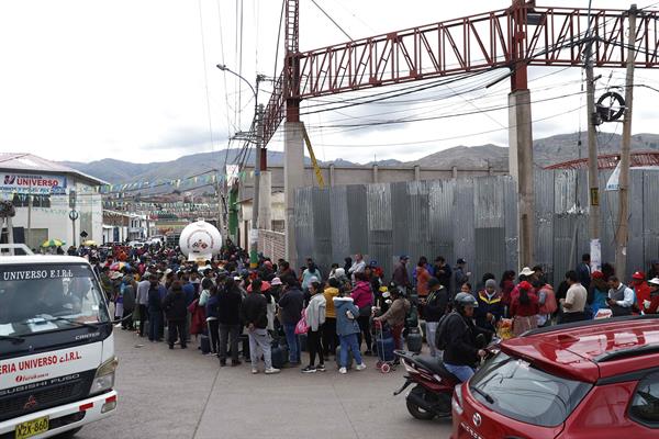 Cuzco, bajo amenaza de desabastecimiento de comida y gas por bloqueos en vías