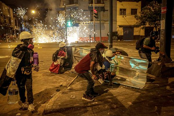 Miles de peruanos marchan de nuevo en Lima contra el Gobierno de Boluarte