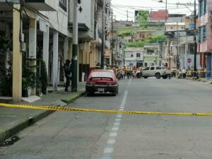 Carro abandonado tenía municiones