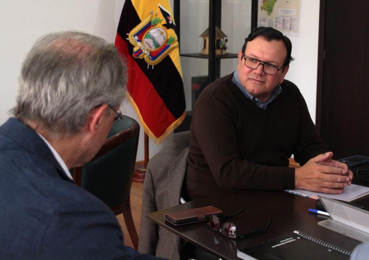 Ministro Bernardo Manzano presentó su renuncia al presidente Lasso