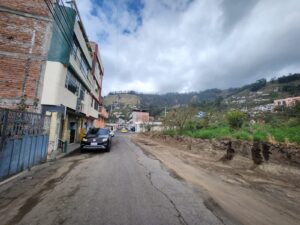Vecinos de Pinllo molestos por calle en mal estado