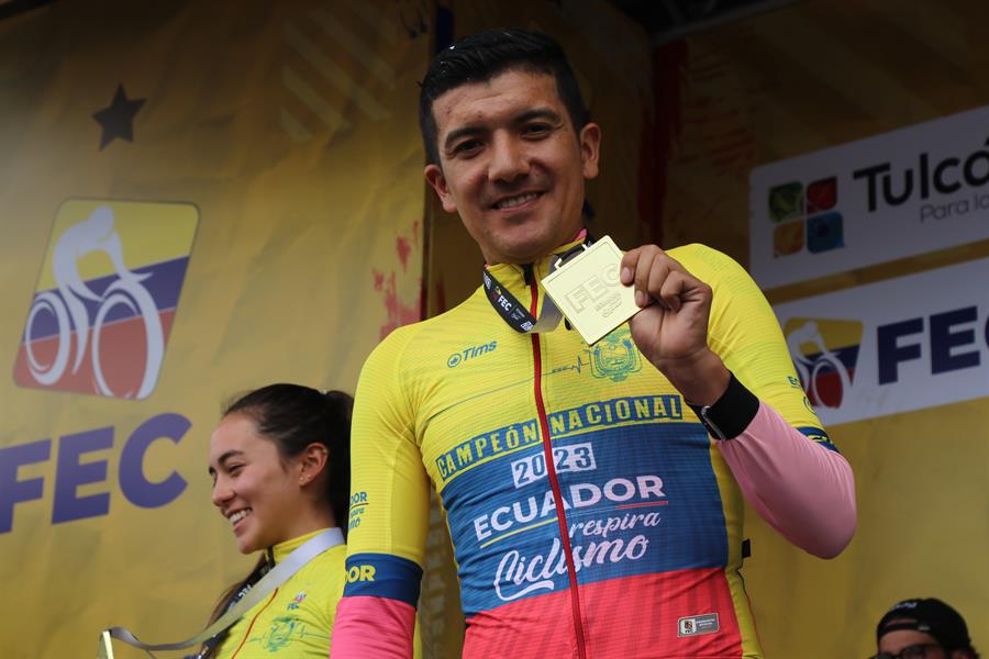 Carapaz y Vivar se coronan como campeones nacionales de ruta