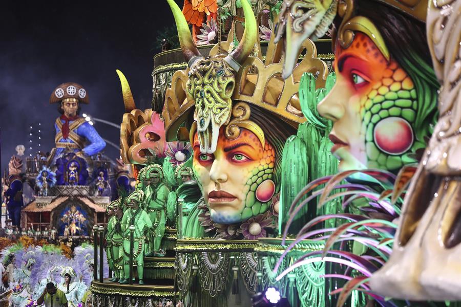 Fuertes lluvias cancelan carnaval brasileño en Sao Paulo