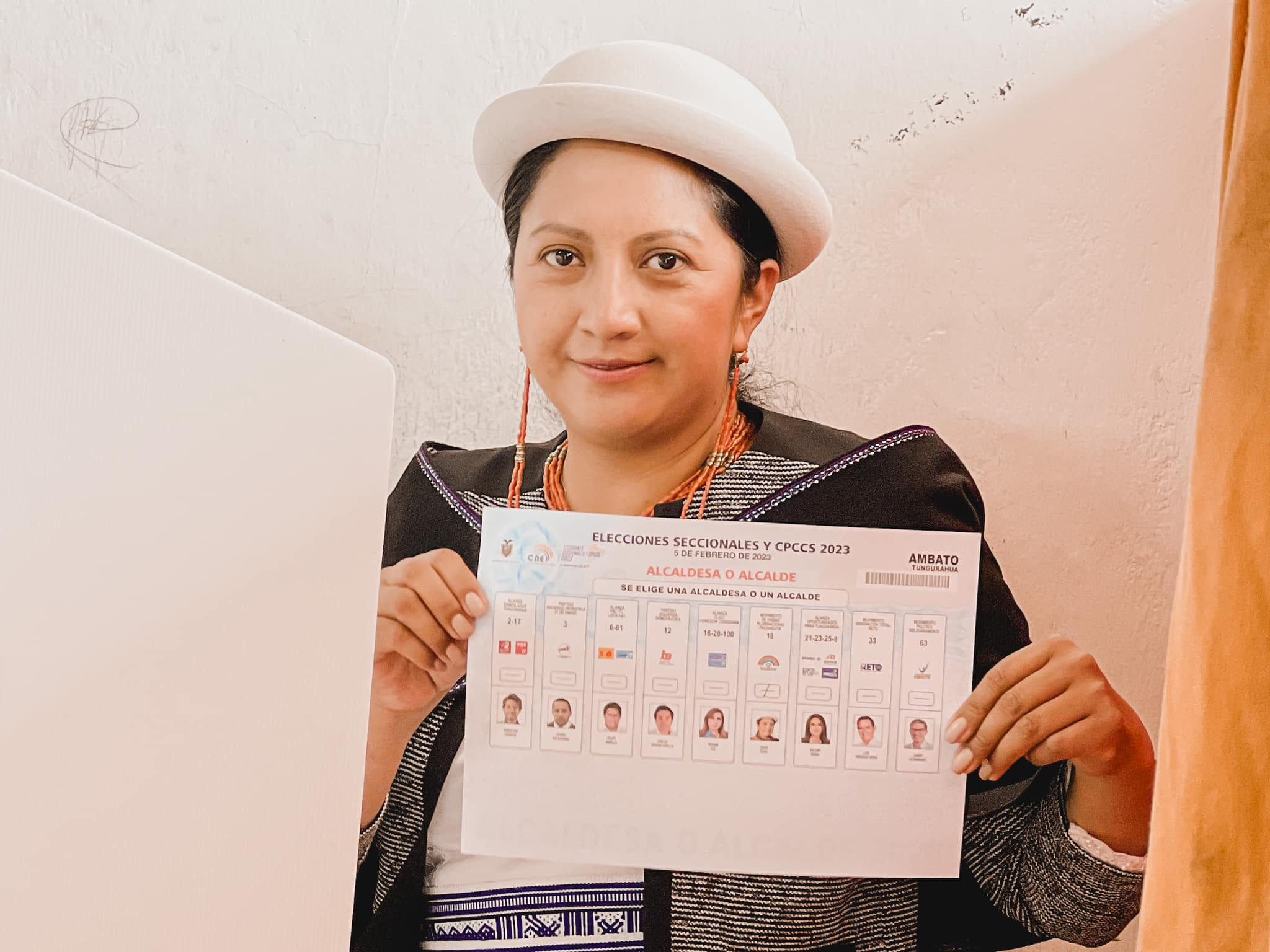Diana Caiza se convierte en la primera mujer e indígena alcaldesa de Ambato.