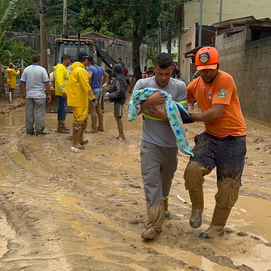 Buscan a decenas de desaparecidos tras temporal en Sao Paulo con 36 muertos