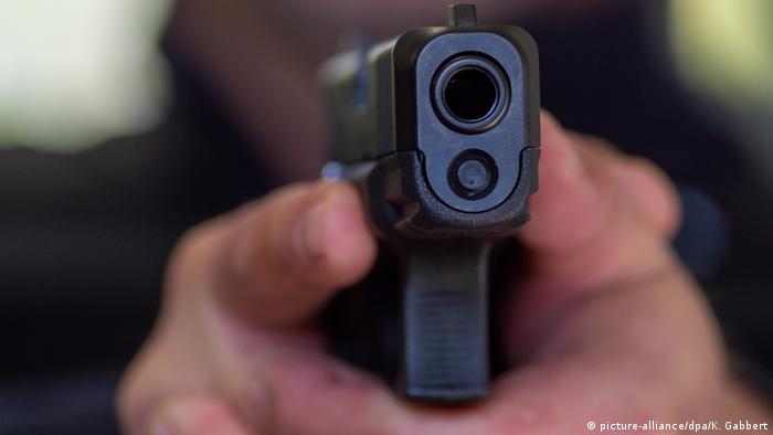 Roban a mano armada un local en Ambato