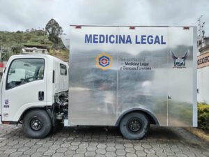 Centro Forense de Loja estrena nuevo vehículo para traslado de cadáveres