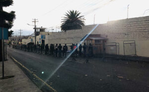 18 reos armados se intentan fugar de la cárcel de Ambato