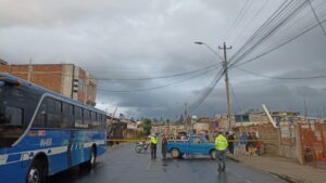 Mujer muere arrollada  por un bus en Santa Rosa