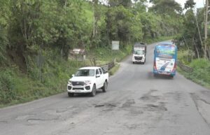 Autoridades en silencio por asfalto deteriorado en vía Las Mercedes – Los Bancos